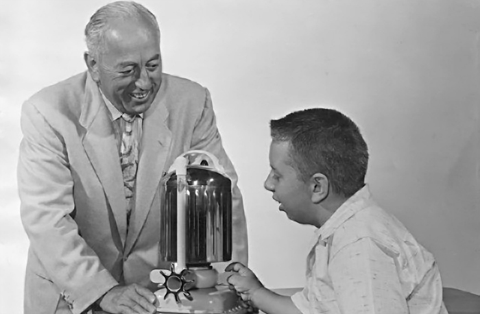 Kenneth Jacuzzi, Inspiration for In-home Hydrotherapy, Dies at Age 75