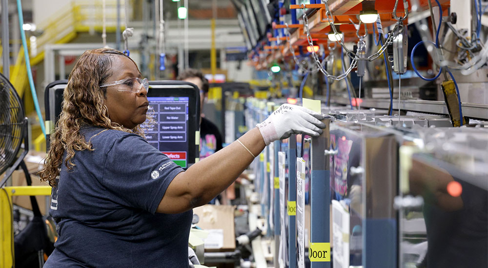 GE Appliances Honored With Reshoring Award 