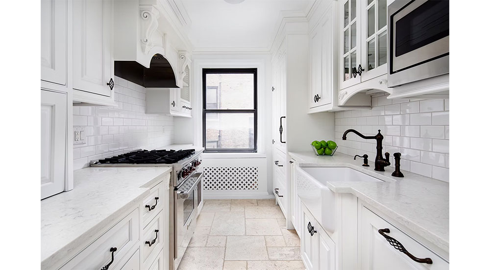 white paneled range hood