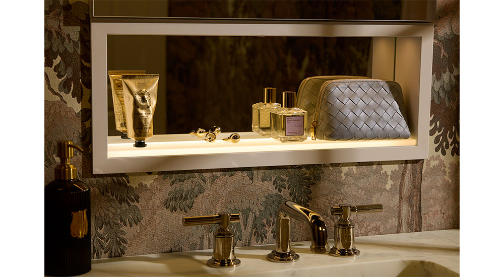 Robern COV Illuminated Niche