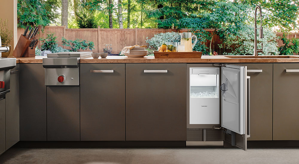Sub-Zero Designer Undercounter 15-in. Ice Maker